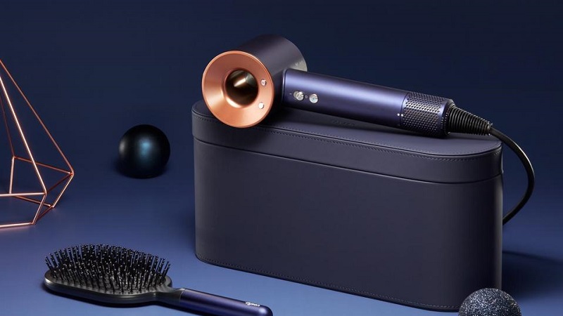 سشوار یا اتوی مو و ابزارهای زیبایی